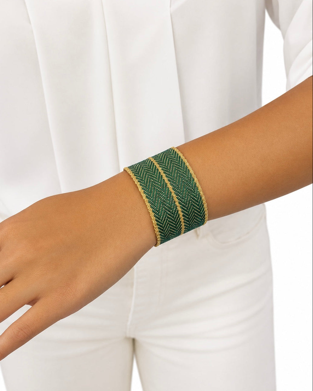 Bracciale fatto a mano in Argento placcato Oro Giallo 18kt e seta Verde