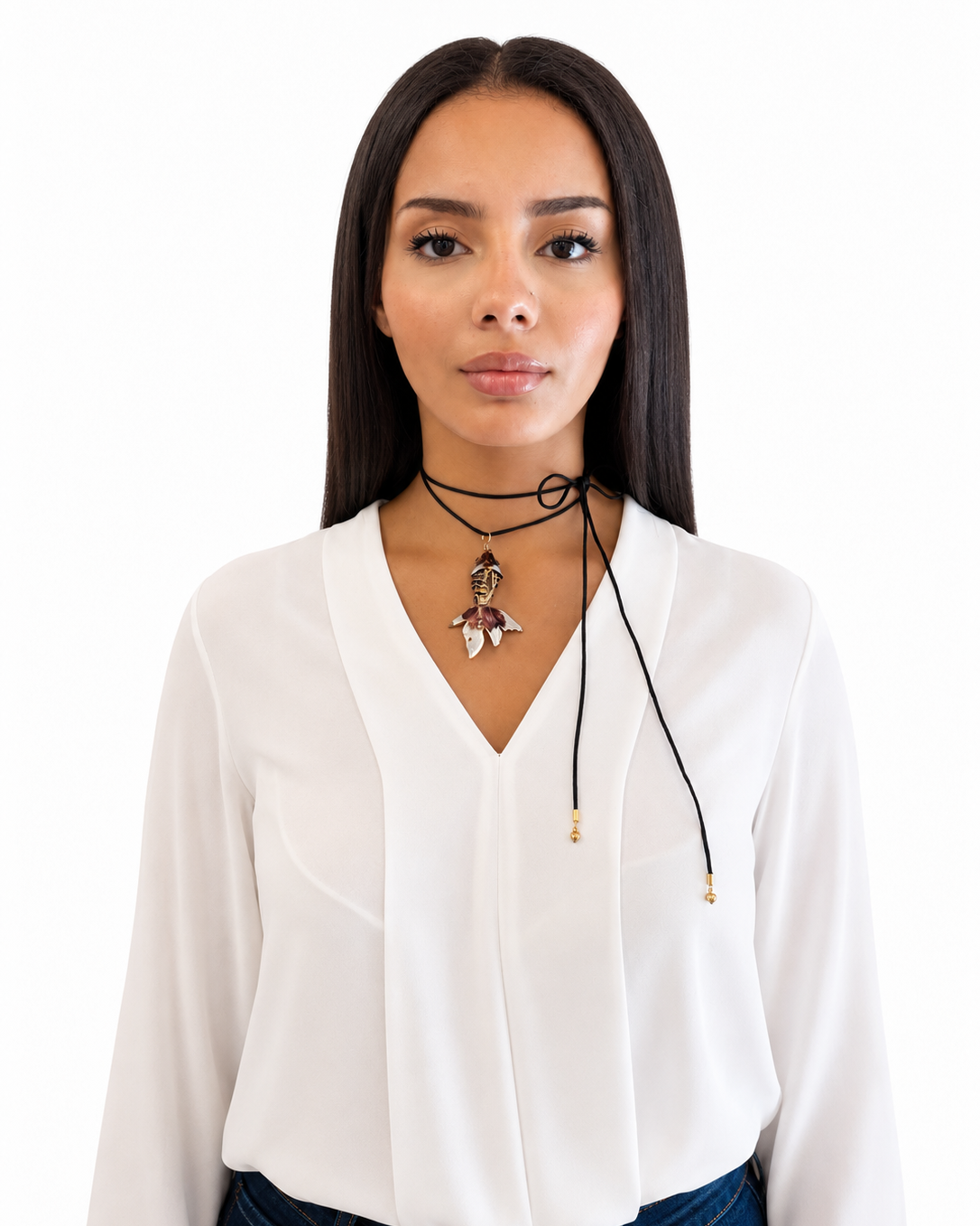 Collana con Filo di Seta Nero e Pesce