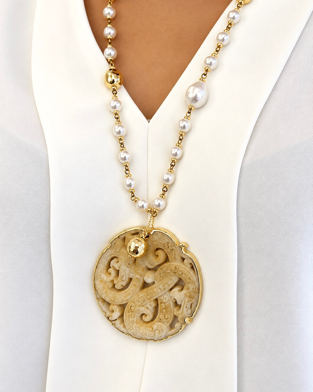 Collana realizzata a mano con Giada Beige e Perle - PREZZO SU RICHIESTA