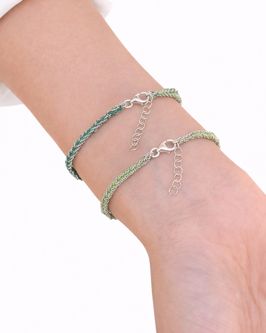 Bracciale morbido in Argento rodio fatto a mano con seta Verde