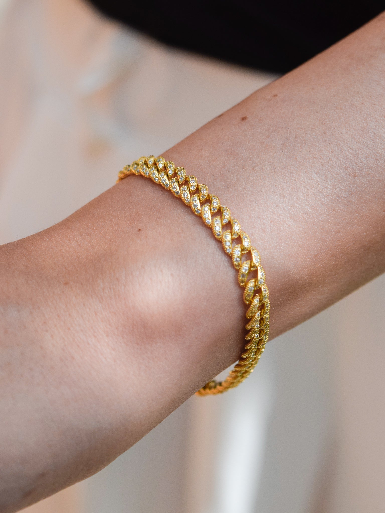 Bracciale in oro per donne e ragazze adolescenti, delicato bracciale scorrevole in oro con pietre a forma di pera, semplice bracciale in oro con pietre di zirconia cubica - Italia
