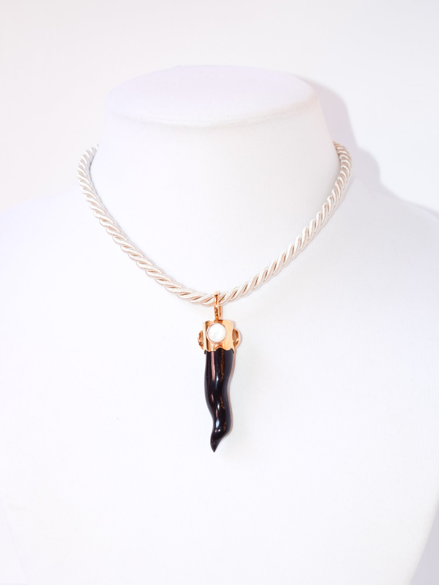 Collana Cornetto Bianco e Nero