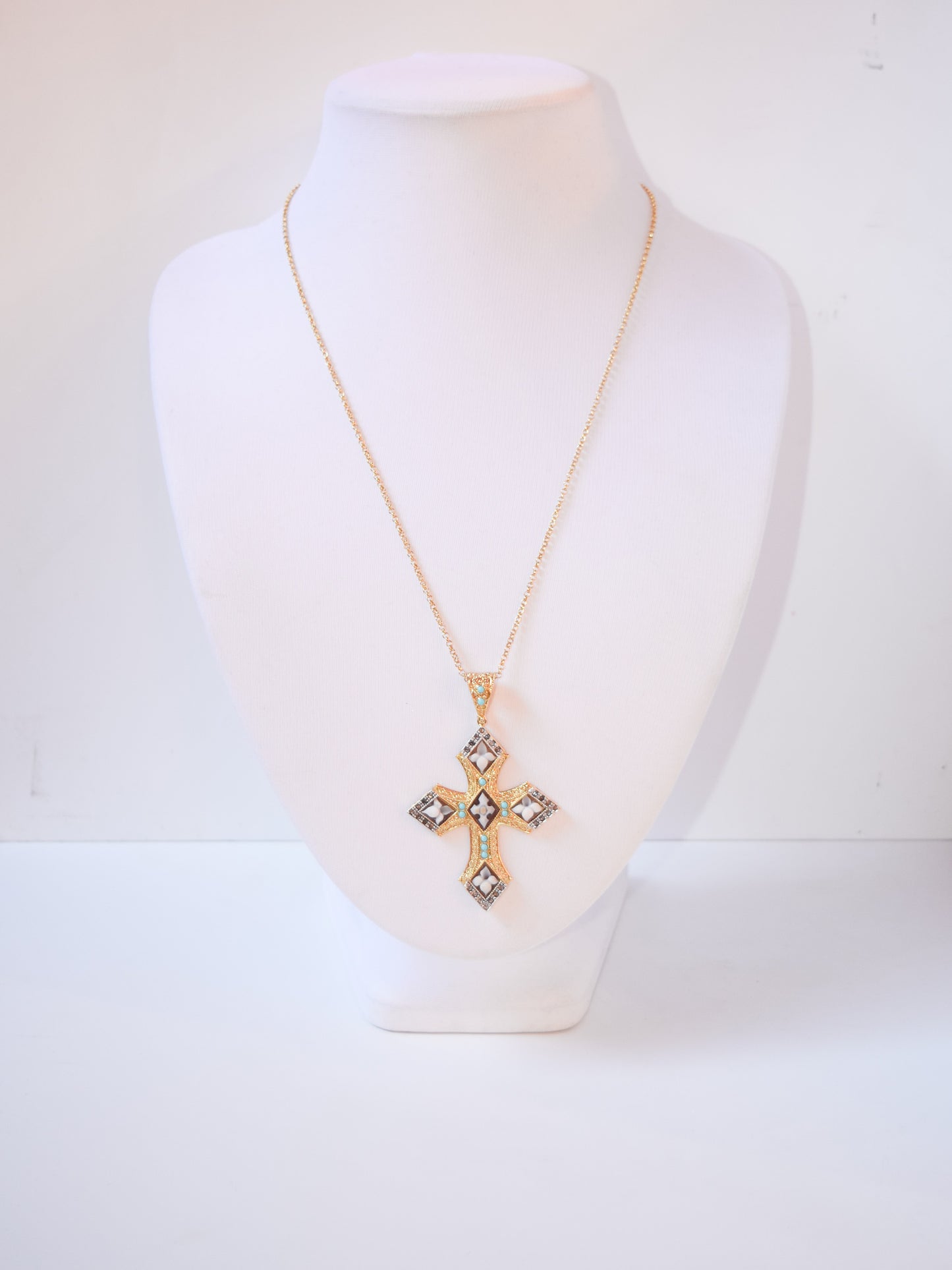 Collana con pendente Croce