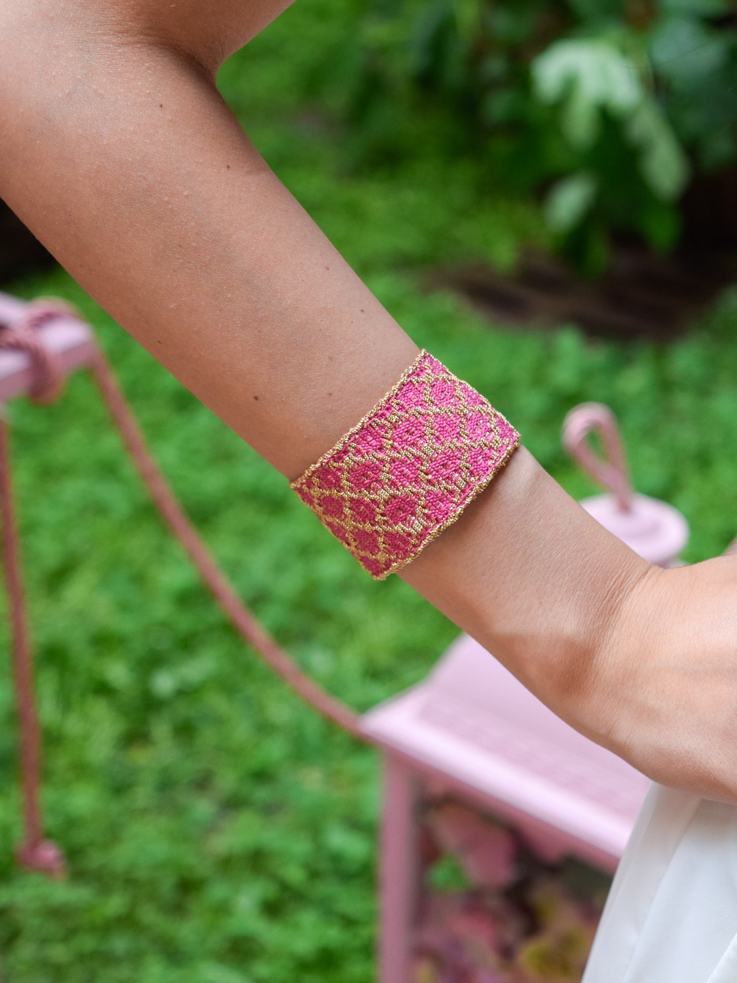 Bracciale fatto a mano in Argento placcato oro giallo 18kt con seta Fucsia