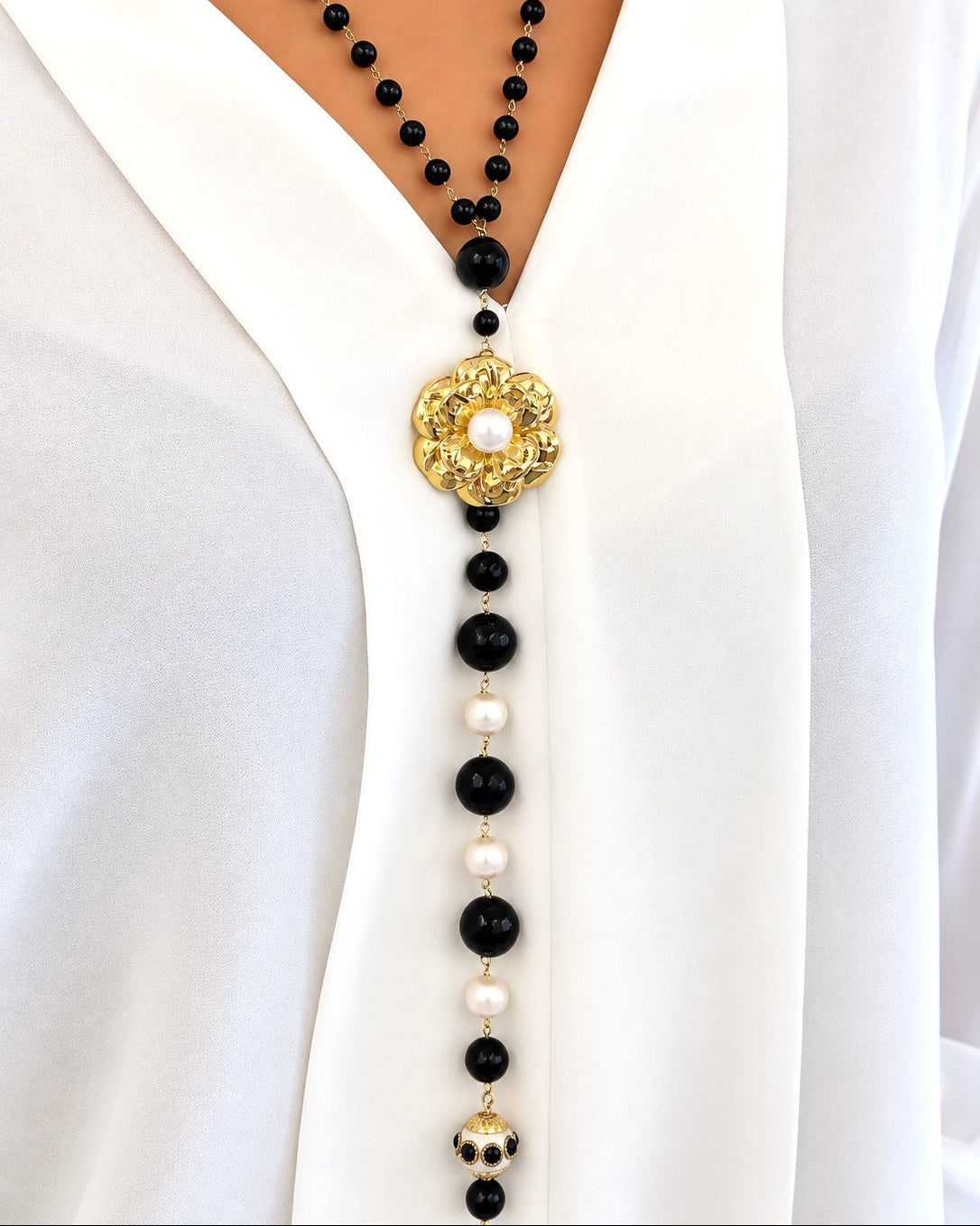 Collana realizzata a mano con Agata, Onice, Perle e Camelia - PREZZO SU RICHIESTA