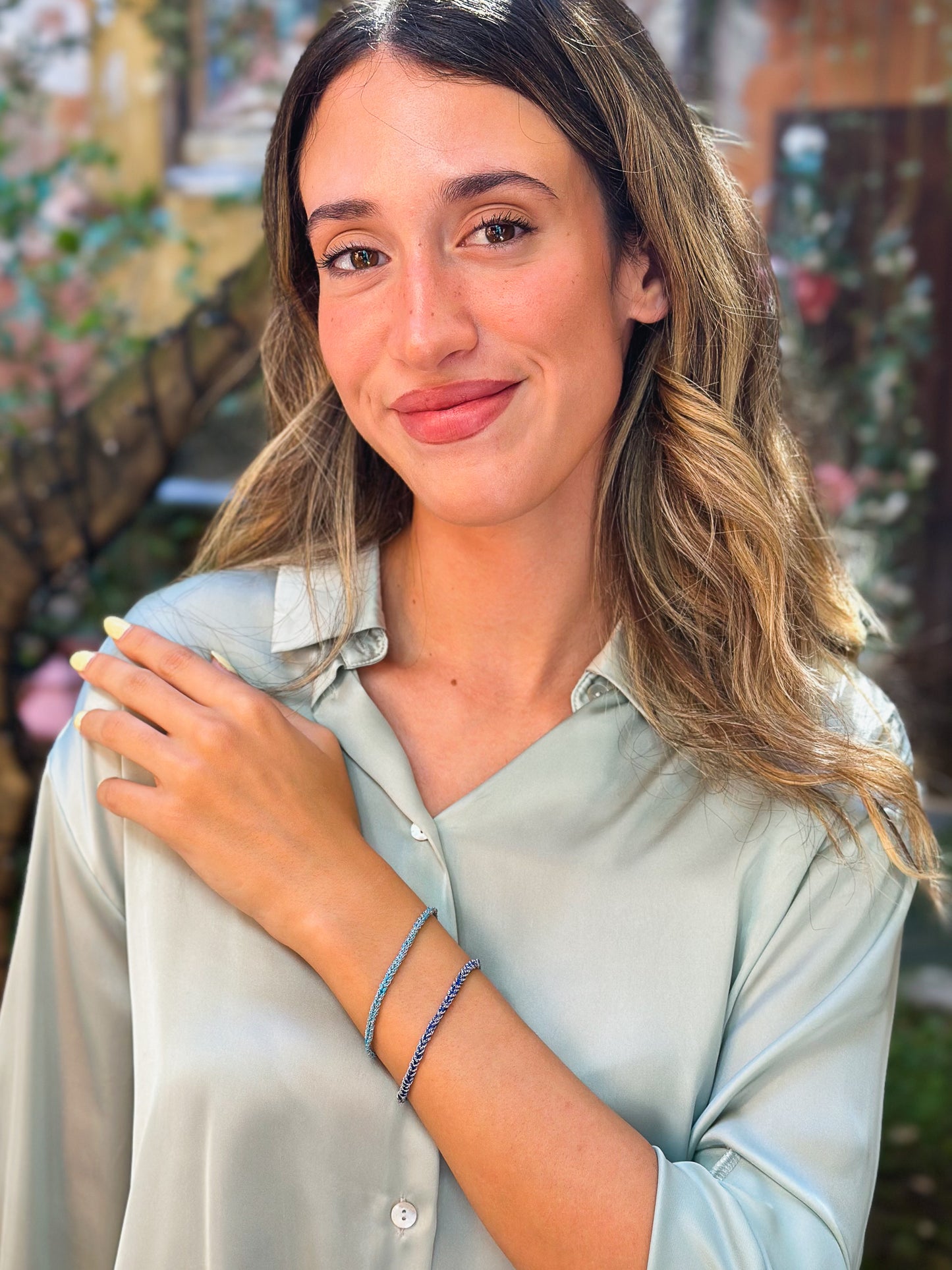 Bracciale in Argento rodio fatto a mano con seta Blu e Azzurra