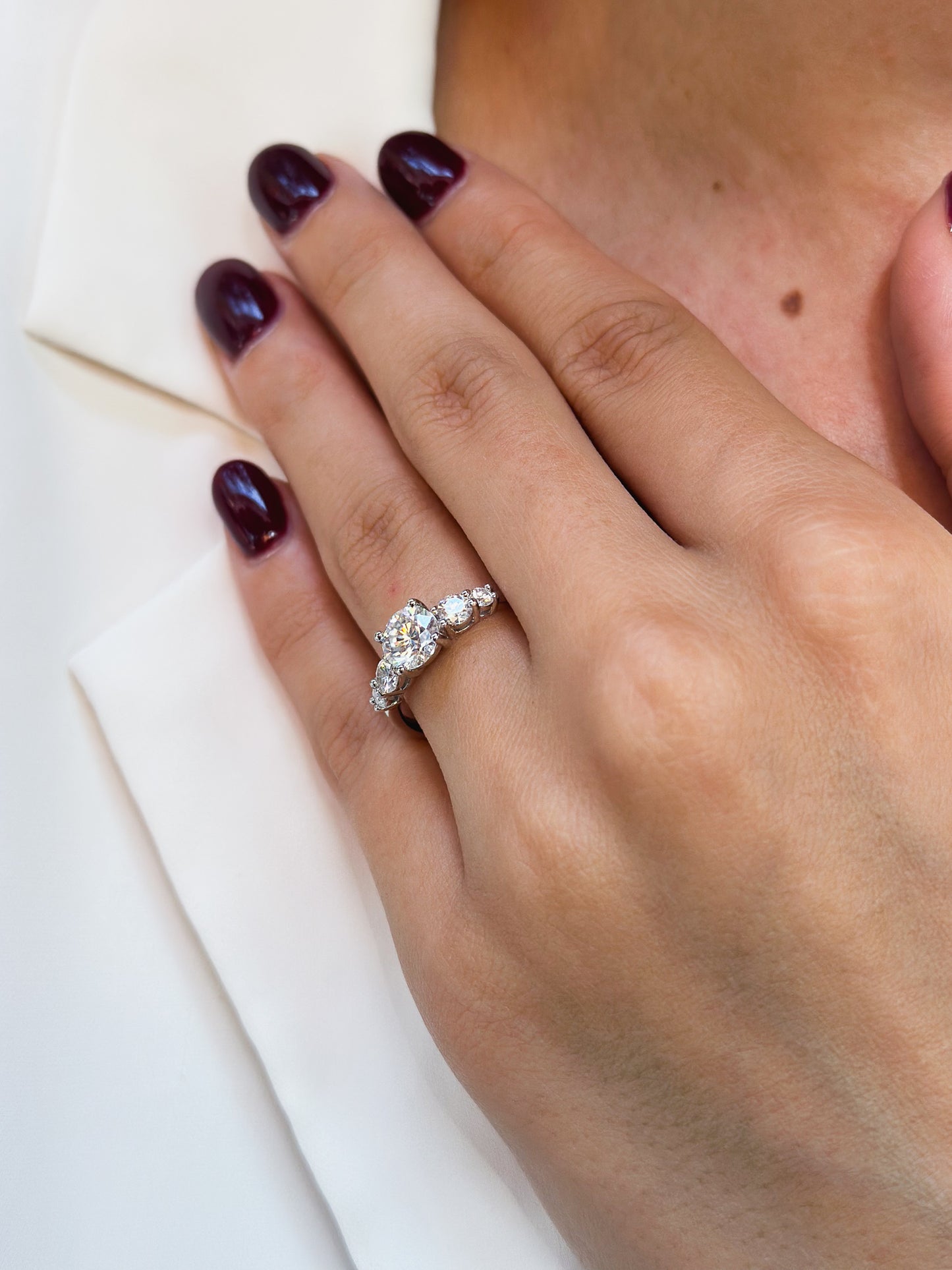 Anello Moissanite 5 Pietre ct 1,6