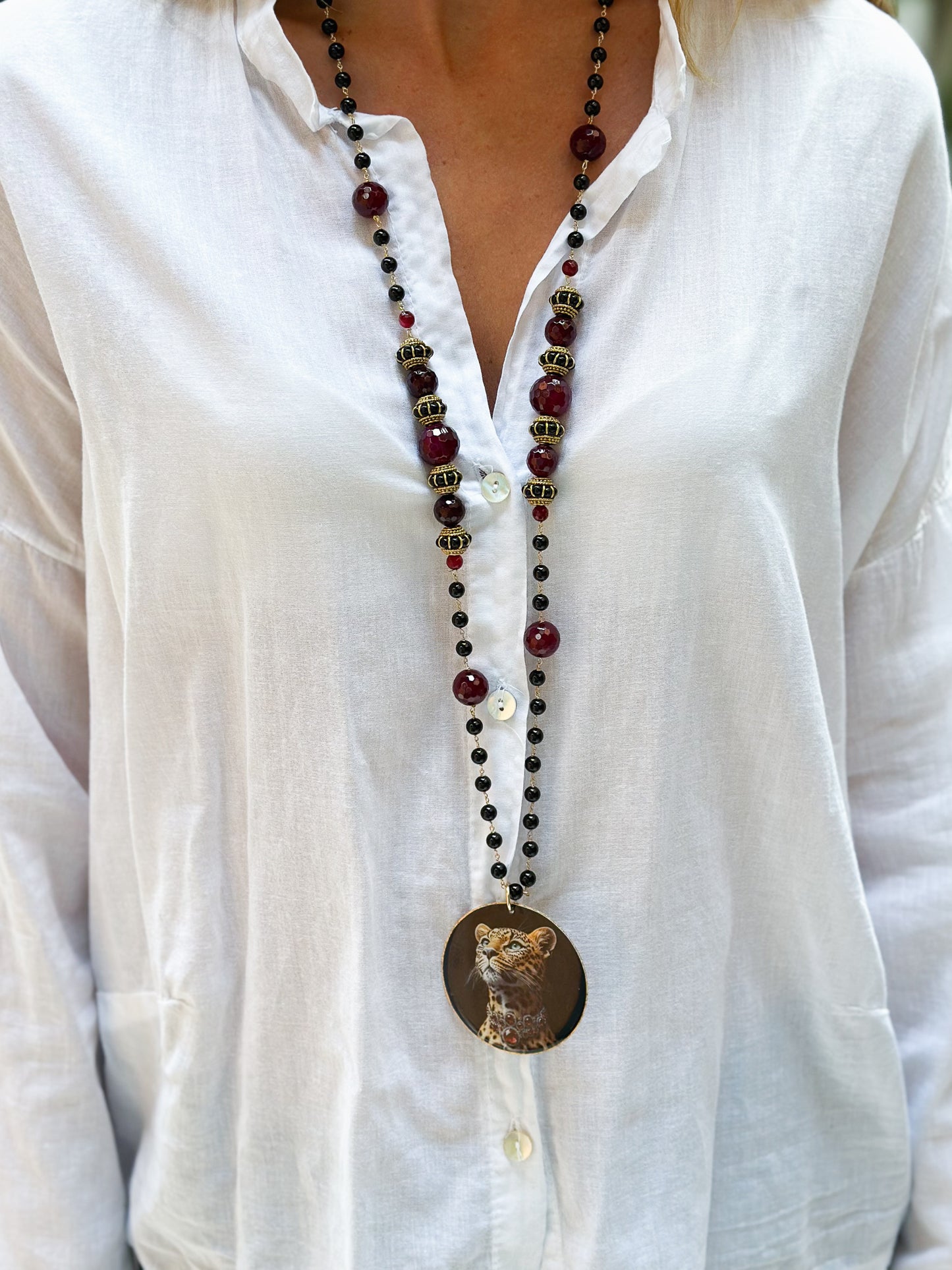 Collana Lunga con pendente Leopardo e Agata Bordeaux