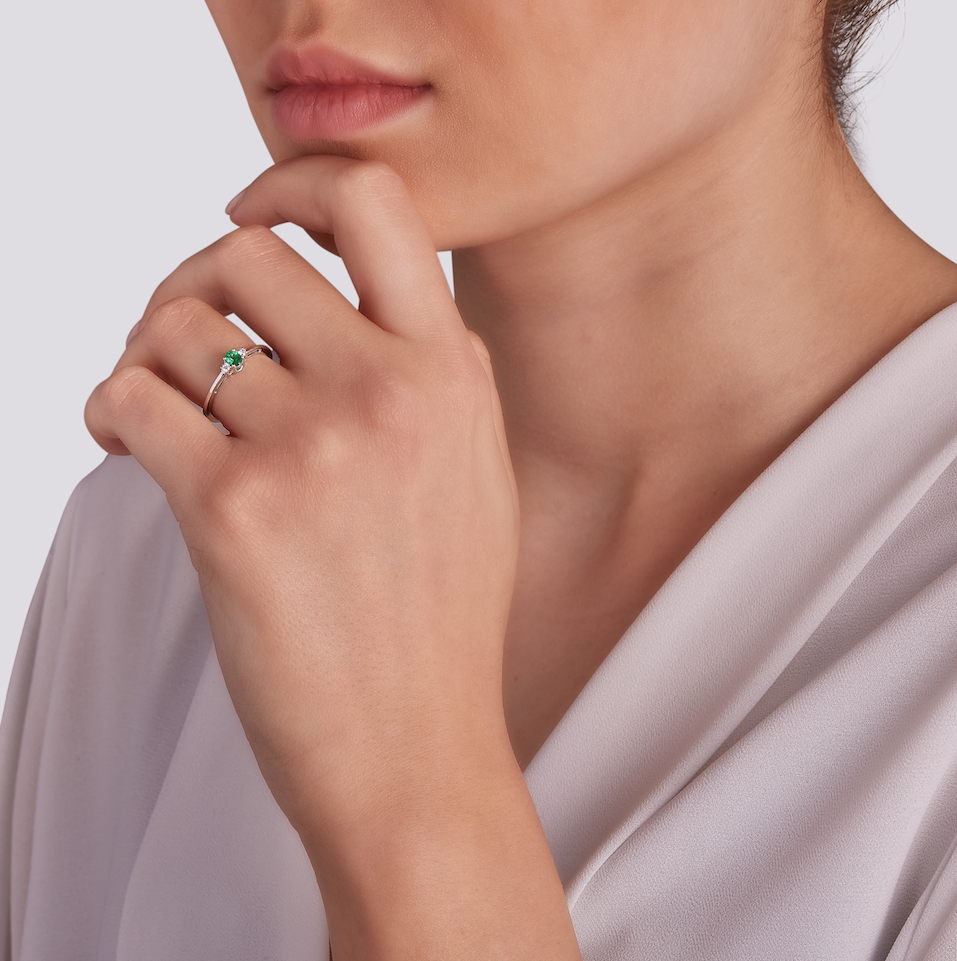 Anello Smeraldo 0,15ct e Diamanti 0,04ct