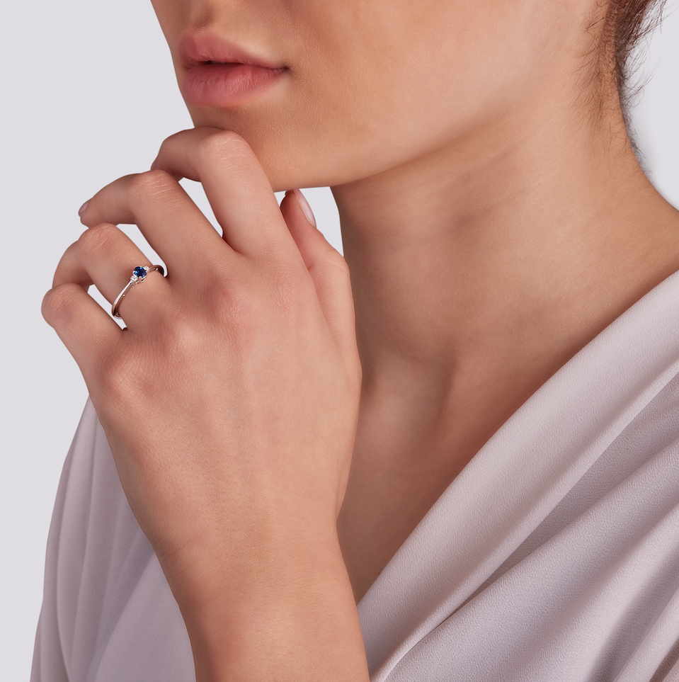 Anello Zaffiro 0,18ct e Diamanti 0,04ct