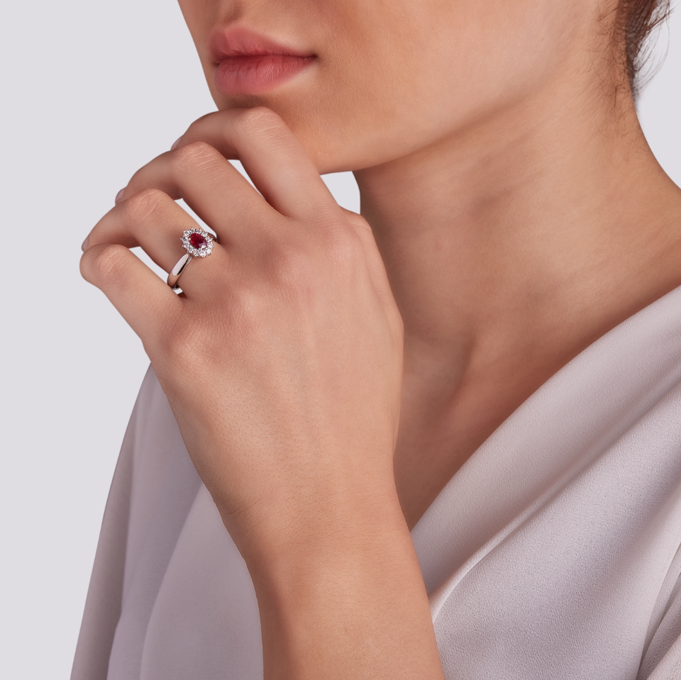 Anello Rubino 0,50ct - 0,55ct e Diamanti 0,23ct Scelto da Giulia De Lellis