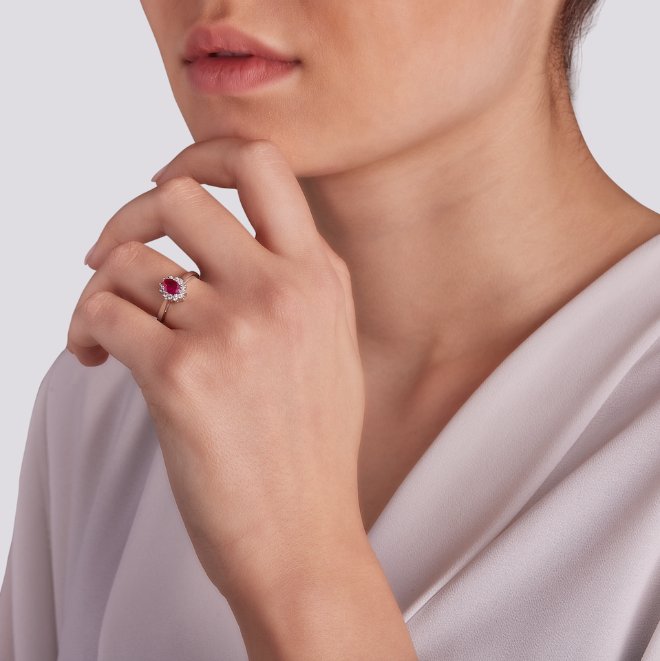 Anello Rubino 0,48ct e Diamanti 0,10ct