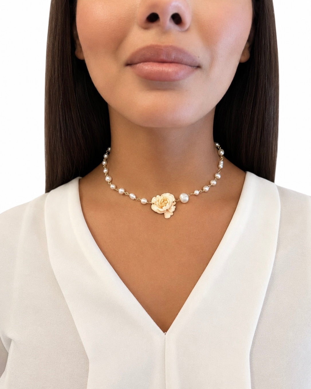 Girocollo con Perle e Camelia Burro