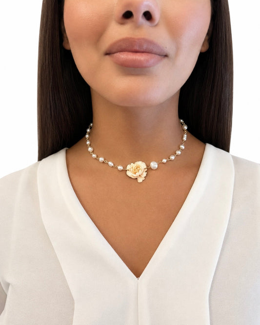 Girocollo con Perle e Camelia Burro