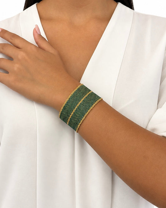 Bracciale fatto a mano in Argento placcato Oro Giallo 18kt e seta Verde