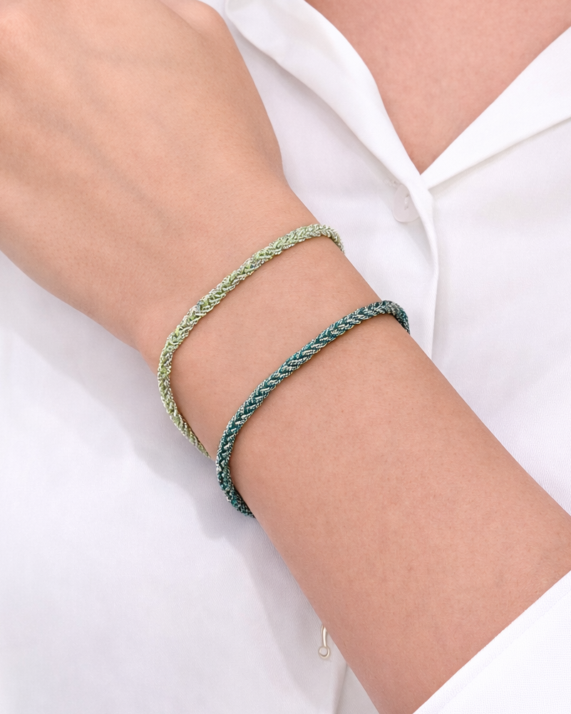 Bracciale morbido in Argento rodio fatto a mano con seta Verde