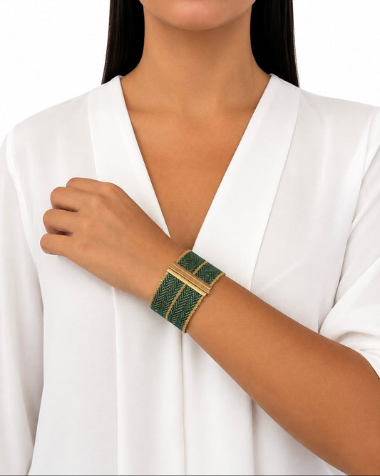 Bracciale fatto a mano in Argento placcato Oro Giallo 18kt e seta Verde