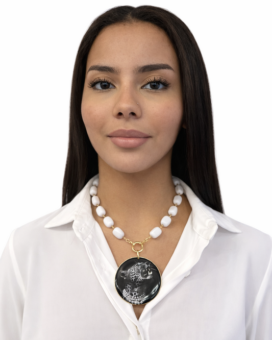 Collana con Agata bianca e pendente Ghepardo