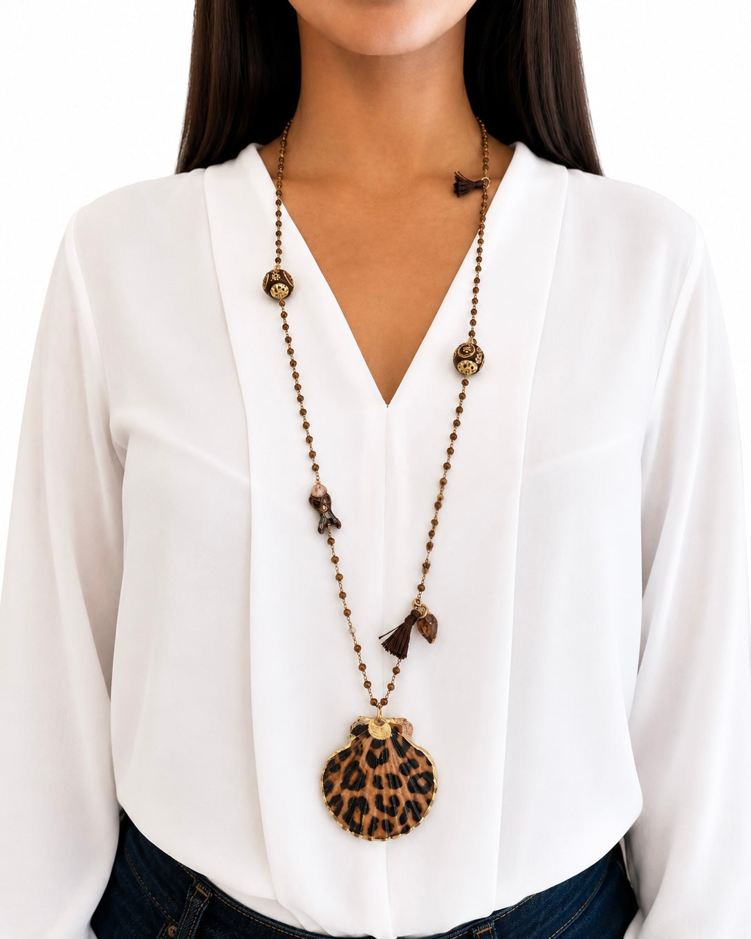 Collana con Ematite, Conchiglia e Boul