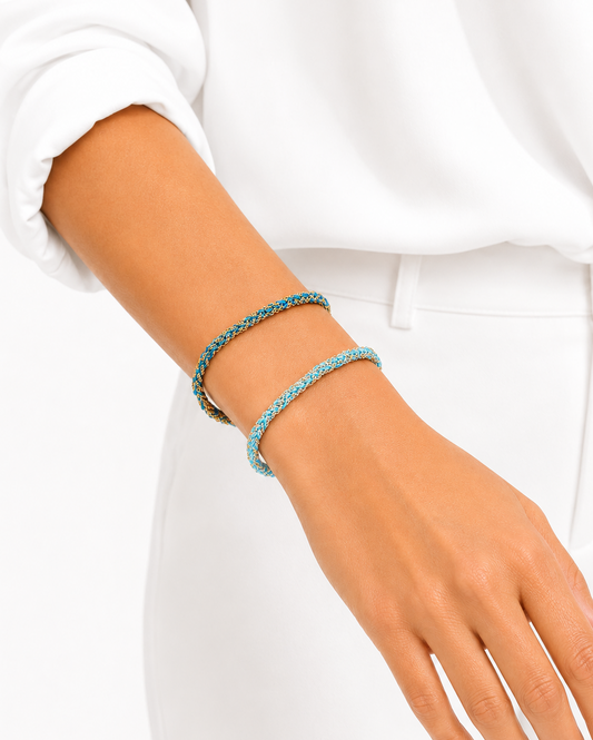 Bracciale morbido in Argento placcato oro giallo 18kt fatto a mano con seta Azzurra