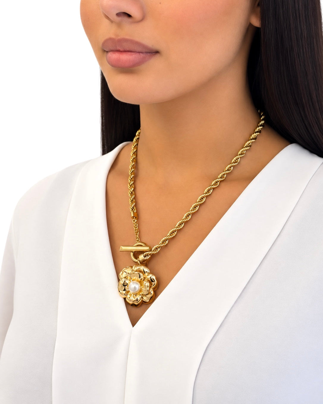 Collana realizzata a mano con Torsone e pendente Camelia in Brass - PREZZO SU RICHIESTA