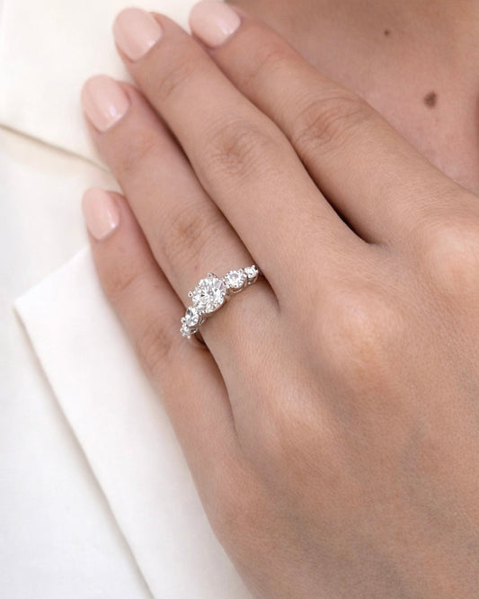 Anello Moissanite 5 Pietre ct 1,6