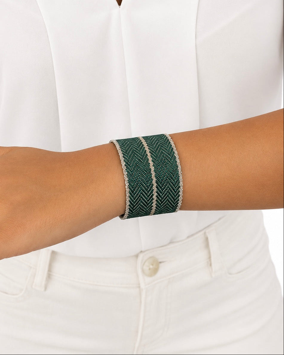 Bracciale fatto a mano in Argento Rodio e seta Verde