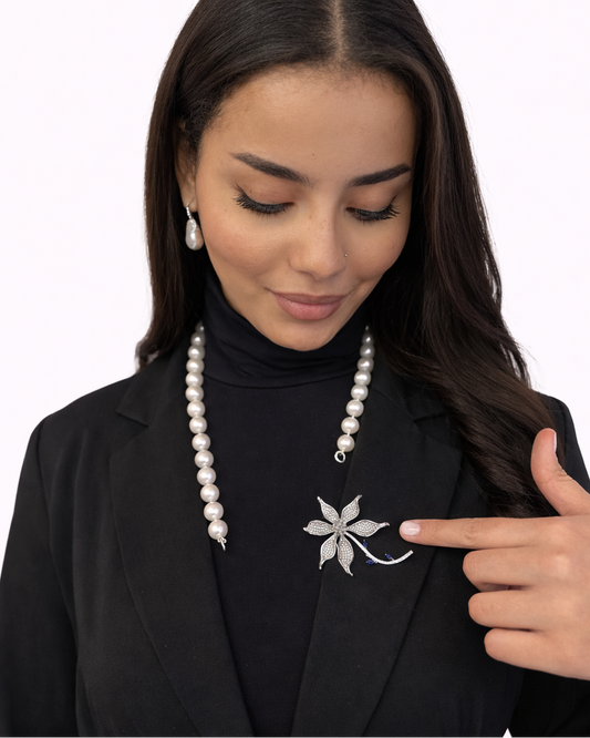 Collana con Perle e Spilla Fiore