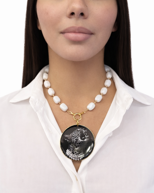 Collana con Agata bianca e pendente Ghepardo