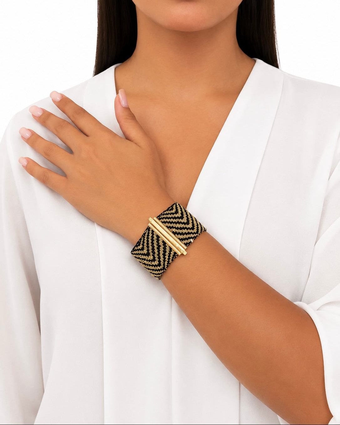 Bracciale fatto a mano in Argento placcato Oro Giallo 18kt e seta Nera
