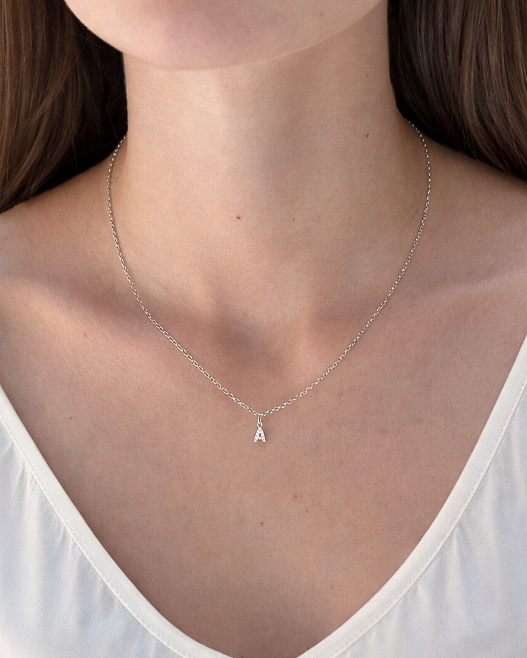 Girocollo personalizzato iniziale con zirconi