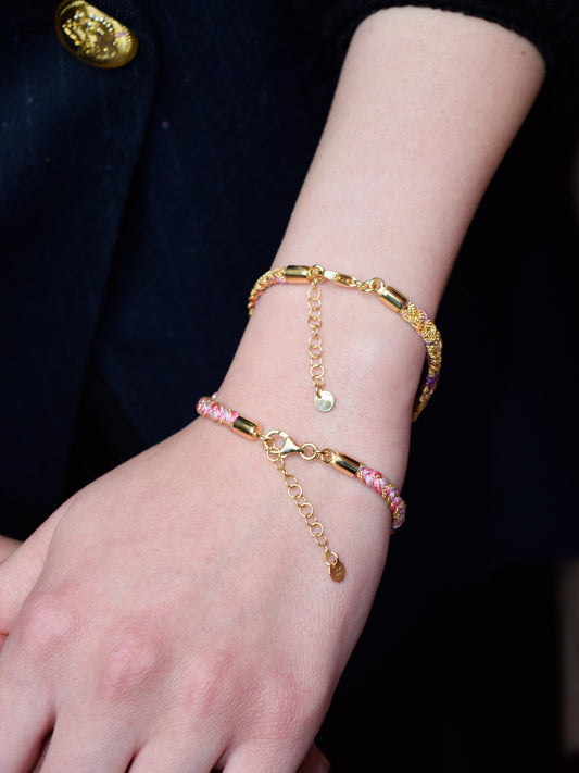 Bracciale fatto a mano con fili colorati caldi