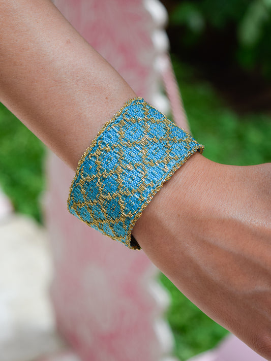 Bracciale fatto a mano in Argento placcato oro giallo 18kt con seta Azzurra