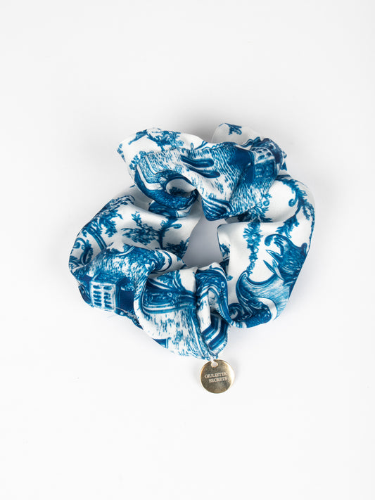 Scrunchie Blu – Toile de Jouy Balcone