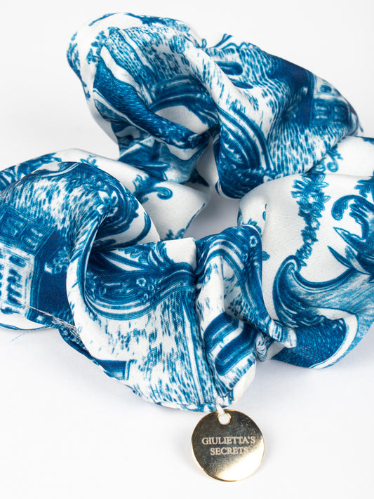 Scrunchie Blu – Toile de Jouy Balcone