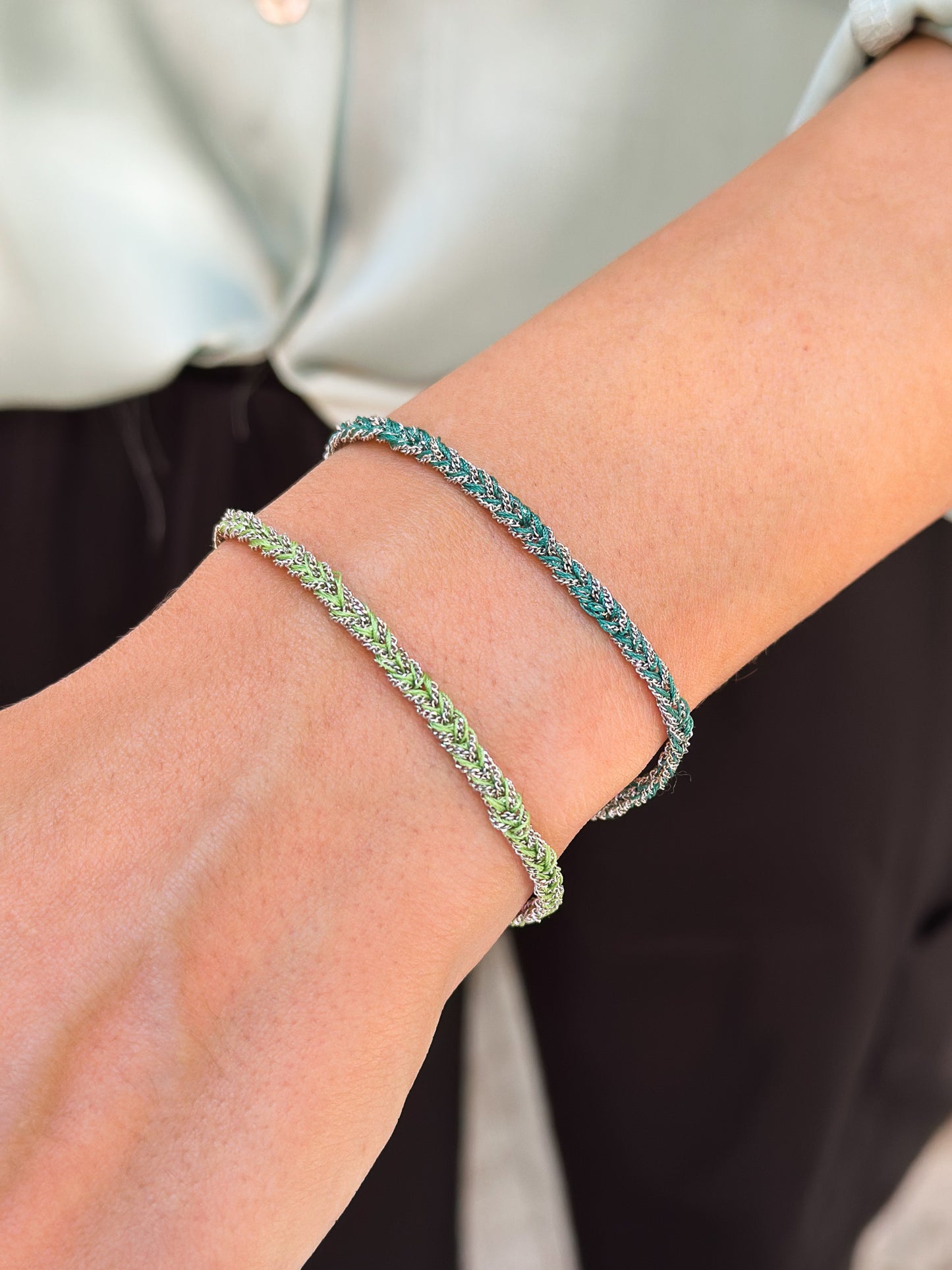 Bracciale in Argento rodio fatto a mano con seta Verde