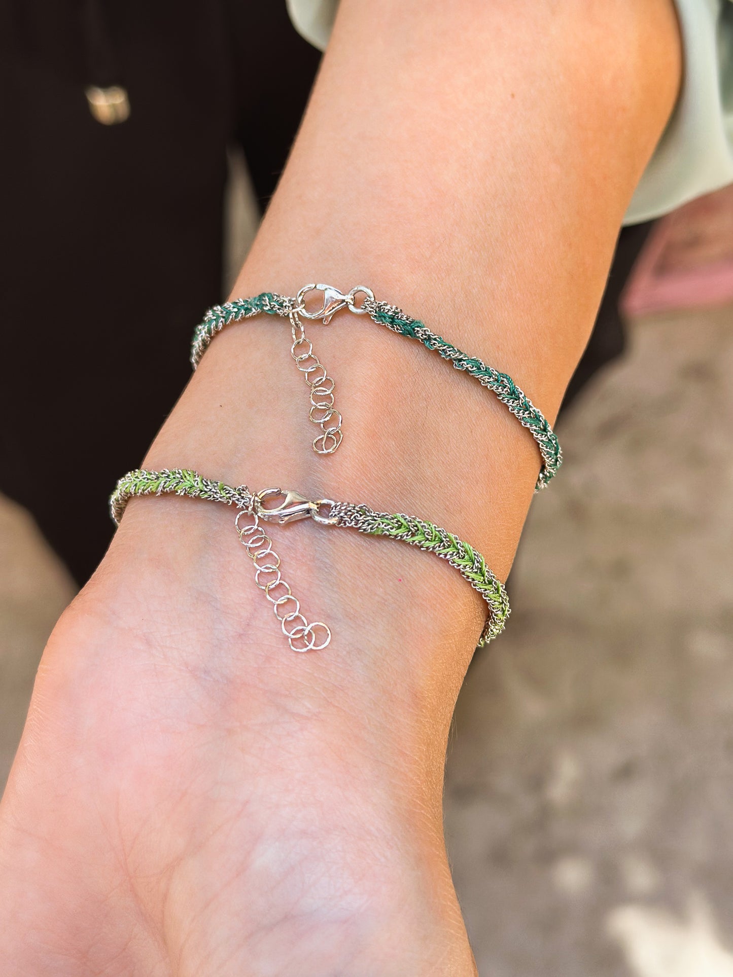Bracciale in Argento rodio fatto a mano con seta Verde