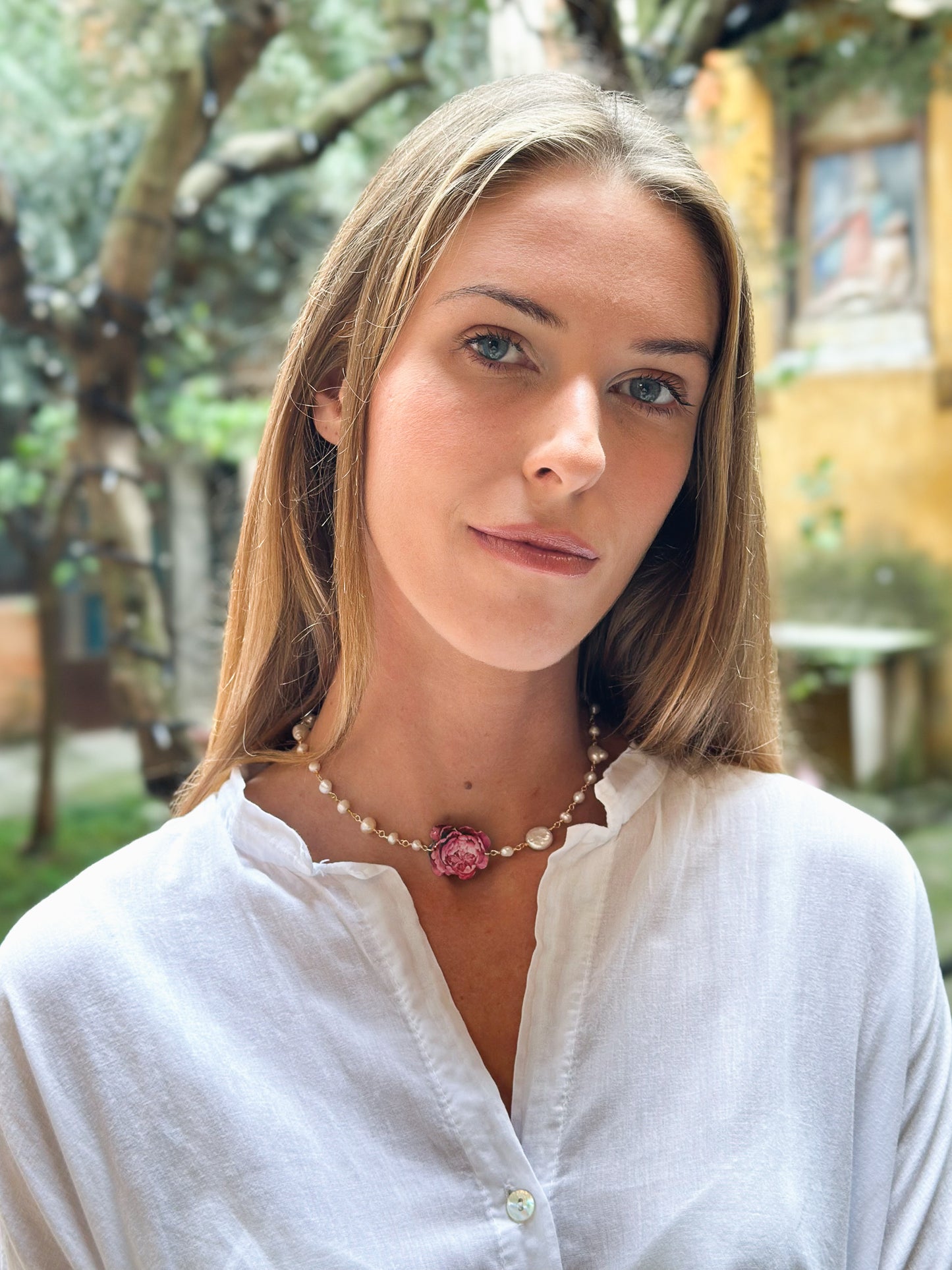 Girocollo con Perle e Peonia rosa