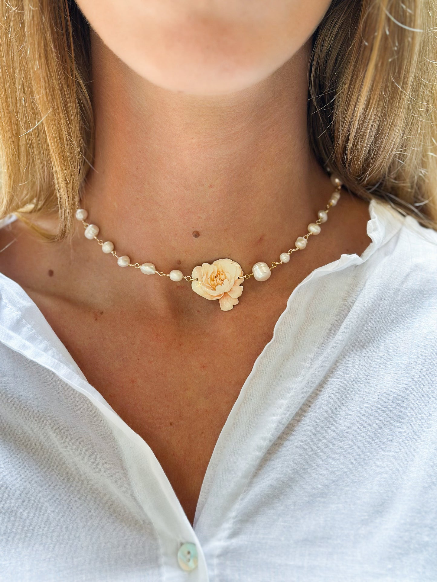 Girocollo con Perle e Peonia gialla