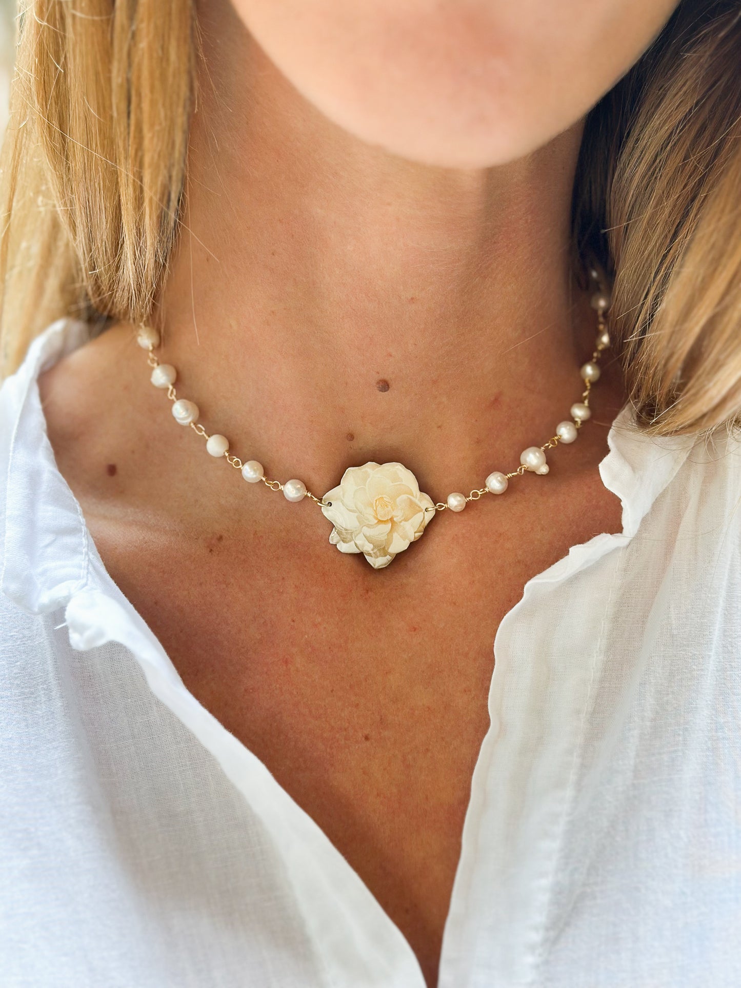 Girocollo con Perle e Camelia