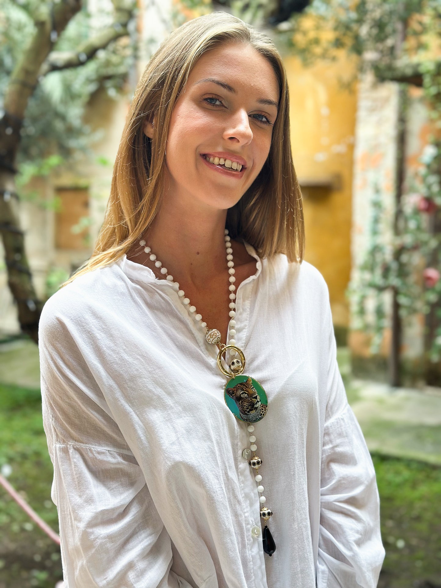 Collana Lunga in Argento con Agata Bianca e pendente Ghepardo