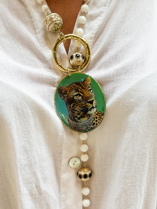 Collana Lunga in Argento con Agata Bianca e pendente Ghepardo