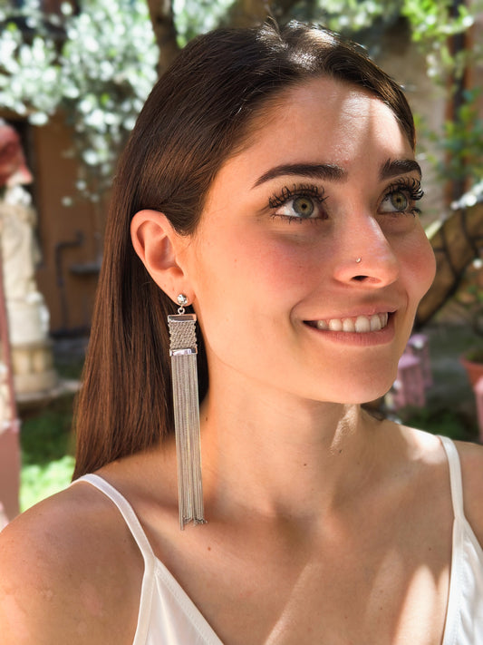 Orecchini fatti a mano lunghi in argento rodio