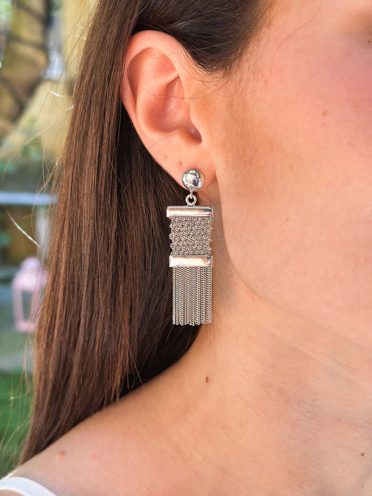 Orecchini fatti a mano corti in argento rodio