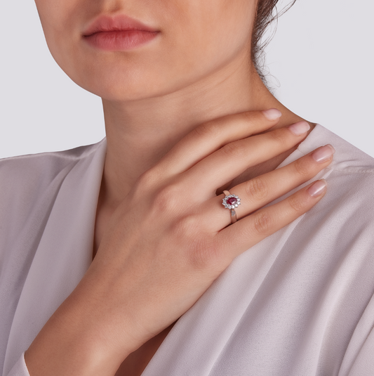 Anello Rubino 0,50ct - 0,55ct e Diamanti 0,23ct Scelto da Giulia De Lellis